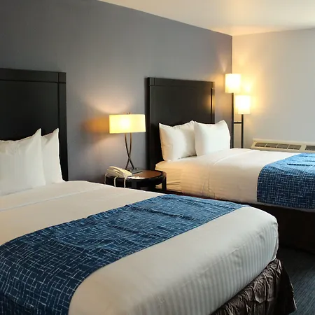Travelodge By Wyndham Water'S Edge Hotel - Racine-2
