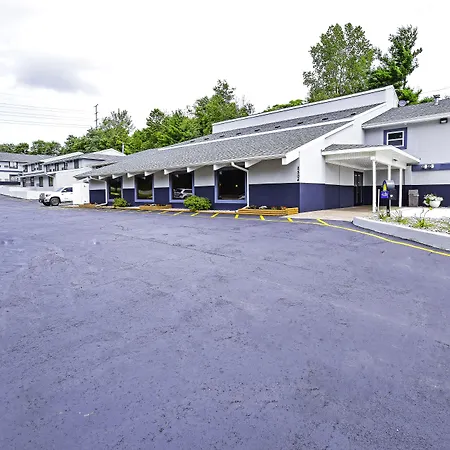 Days Inn & Suites By Wyndham Wisconsin Dells-3