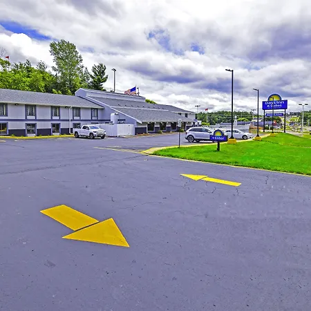 Days Inn & Suites By Wyndham Wisconsin Dells-2