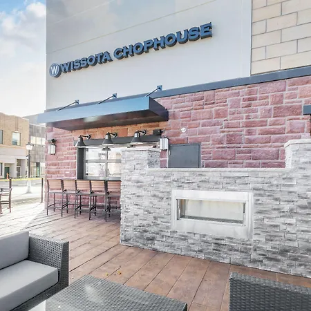 Cobblestone Hotel & Suites - Janesville-2