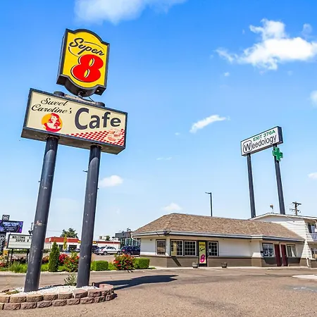 Super 8 By Wyndham Ontario-3