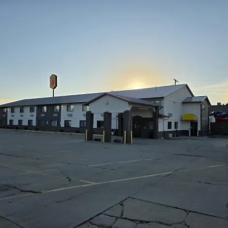 Super 8 By Wyndham Newton-3