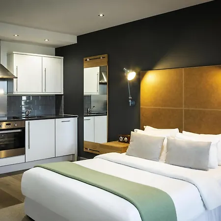 Aparthotel Adagio London Brentford-2