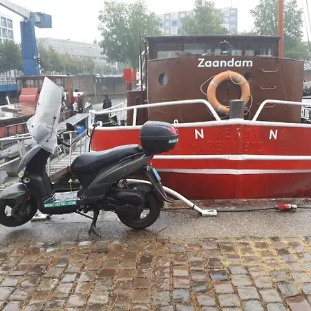 Boat Hotel SIX Rotterdam-2
