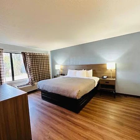 Quality Inn - On The Lake Clarksville-Boydton-3