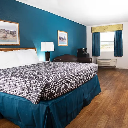 Riata Inn - Marfa-3