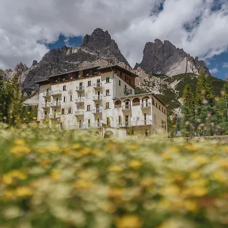 B&B Hotel Passo Tre Croci Cortina-3
