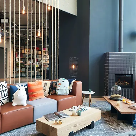 Moxy Amsterdam Schiphol Airport-2