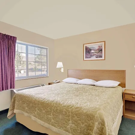 Super 8 By Wyndham Battle Mountain-3