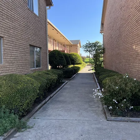Hallmark Inn And Suites-3