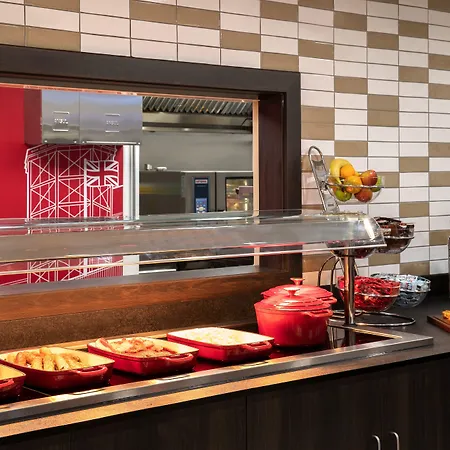Ramada By Wyndham Leeds East-3