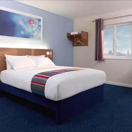 Travelodge Birmingham Maypole-3