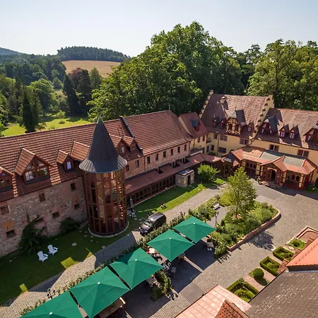 Schlosshotel Weyberhöfe-2