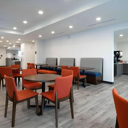 Comfort Inn & Suites-3