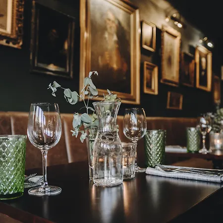 The Gin Trap Inn-3