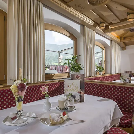Hotel Riedl im Zillertal-3