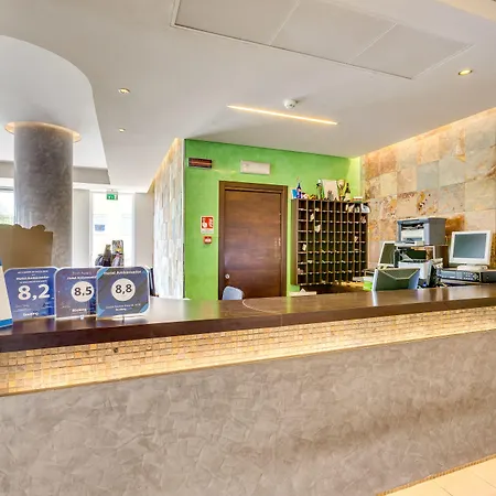 Hotel Ambassador-3