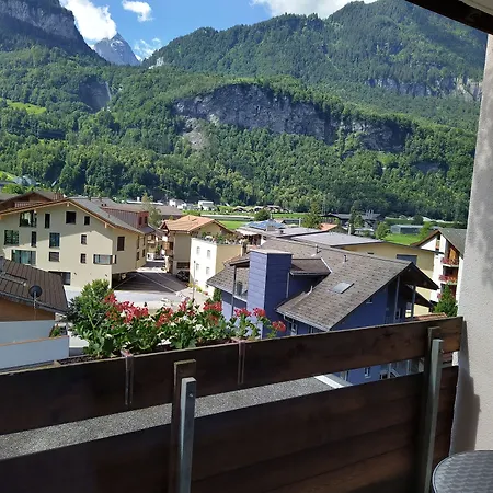 Hotel Sherlock Holmes "Nur 200 M Zur Gondelbahn Hasliberg"-3