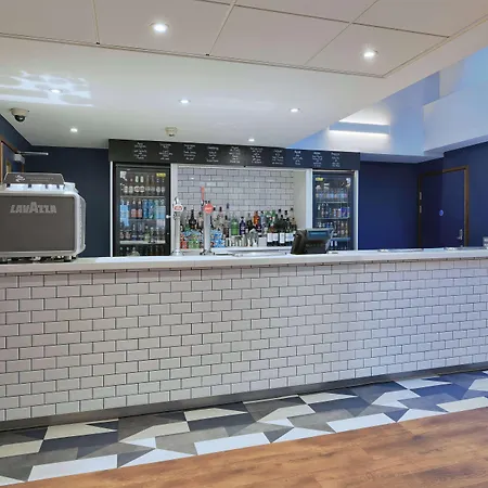 Travelodge Maidenhead Central-2