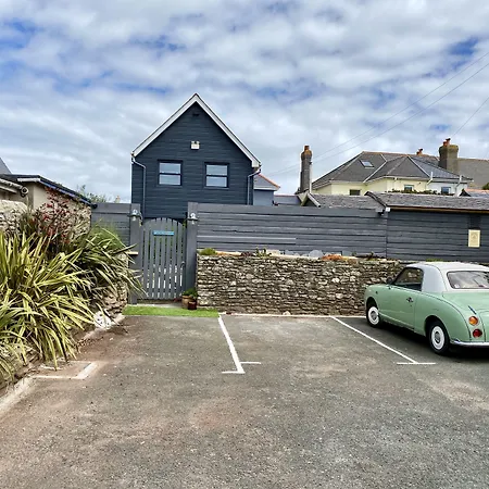 Brightham House - Exclusively For Adults-2