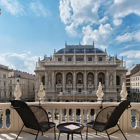 W Budapest-3