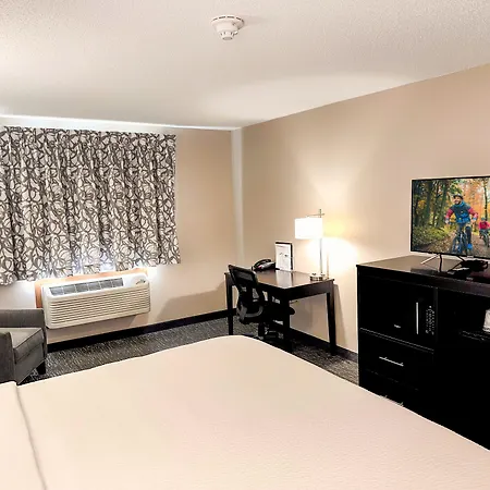 Country Trails Inn &Suites-3