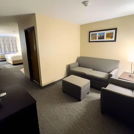 Country Trails Inn &Suites-2