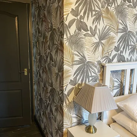 Stansted Airport Guest Rooms-3