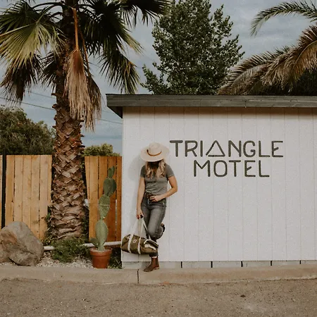 Triangle Motel-3