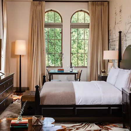 The Lodge At St Edward Park-3
