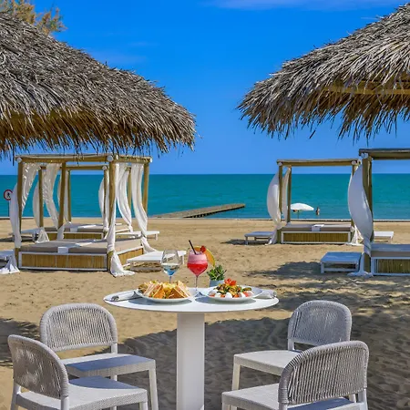 Pareus Beach Resort-3