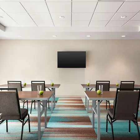 Home2 Suites By Hilton Milwaukee West-2