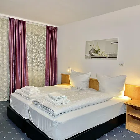 Garni Hotel Vier Jahreszeiten-3