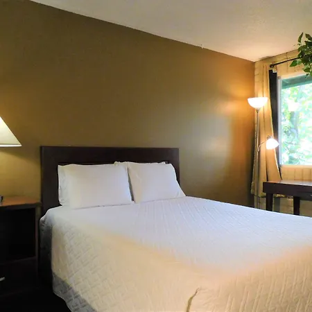 Travelodge By Wyndham Canyonville-3
