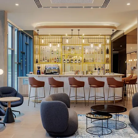 Courtyard by Marriott Paris Charles de Gaulle Central Airport-3
