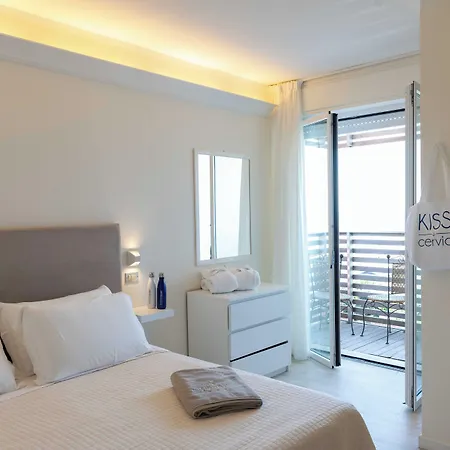 Kiss Beachfront Hotel & Restaurant-2