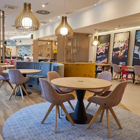 Hampton By Hilton Poznan Swarzedz-2