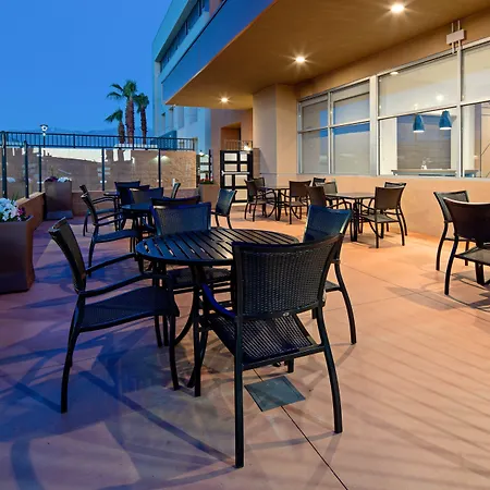 Holiday Inn Express & Suites Palm Desert - Millennium By Ihg-2
