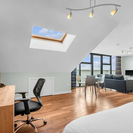 Roomzzz Leeds Headingley-2
