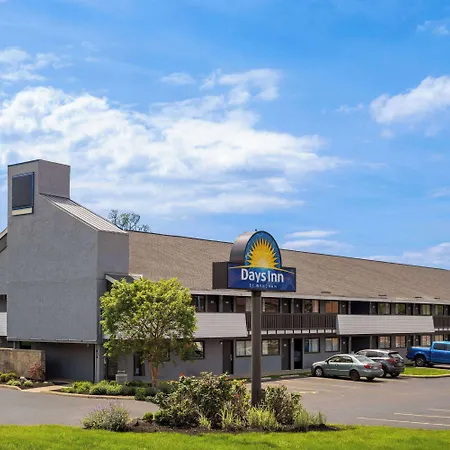 Days Inn By Wyndham Columbus Worthington-2