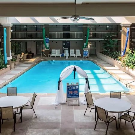 Plaza Inn & Suites-2