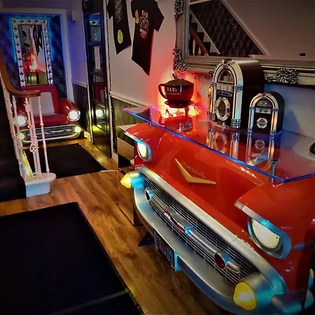 Cadillac Kustomz Guest House-3