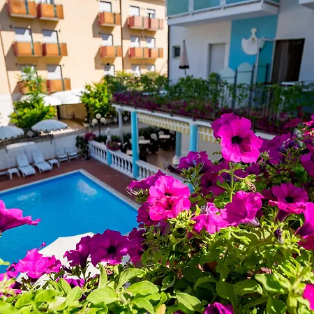 Hotel Villa dei Fiori - sul mare con piscina-3