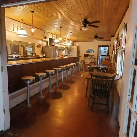 Hootie Creek Guest House-2