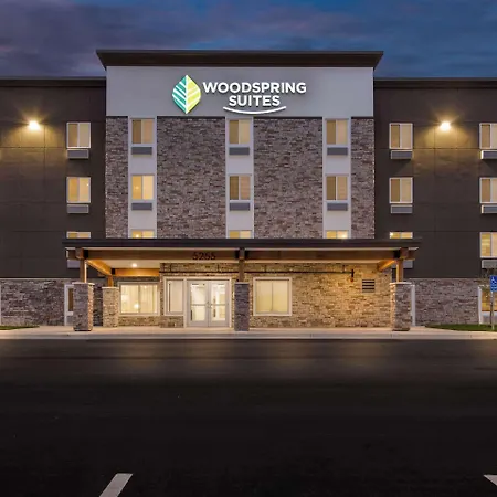 Woodspring Suites Kansas City Airport-3