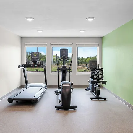 Woodspring Suites Kansas City Airport-2