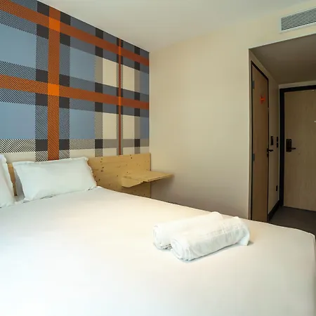 Easyhotel Marseille Euromed-2