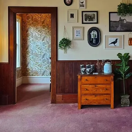 Dennen'S Victorian Farmhouse-2