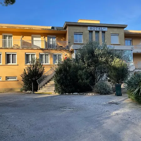 Logis Hotel Le Clement V-2