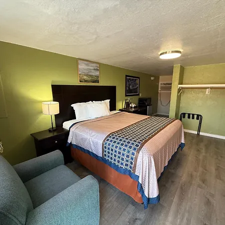 Executive Inn & Kitchenette Suites-Eagle Pass-3